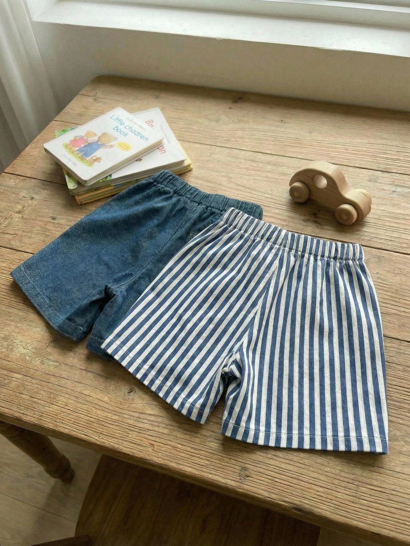 Kit 2 Shorts Infantil Menino Listrado e Liso com Patch de Urso