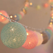 Luminária de LED Cordão com Bolas em Algodão Cordão de Luzes 01 Kabannas 