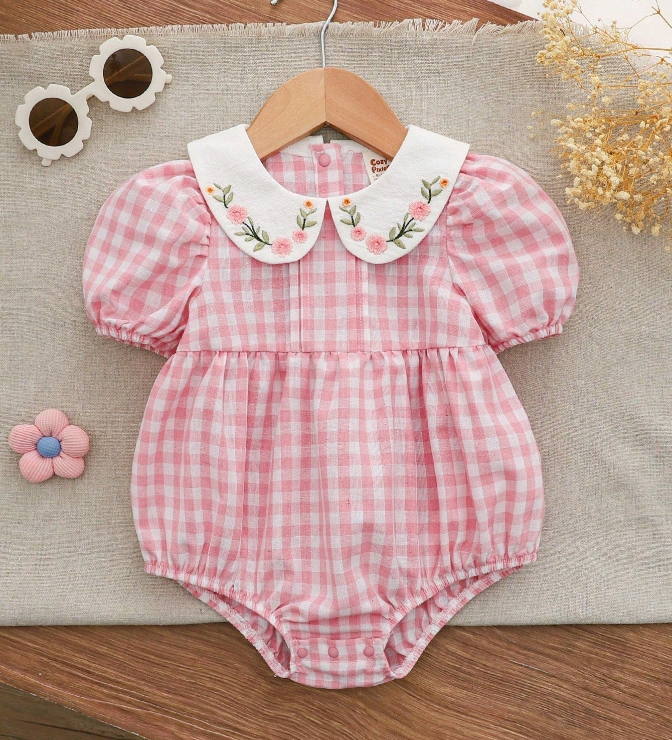 Macacão Bebê Menina Xadrez Gola Peter Pan Bordado Floral Manga Bufante 003 Macacão Menina 03 Kabannas Rosa 6-9 Meses 