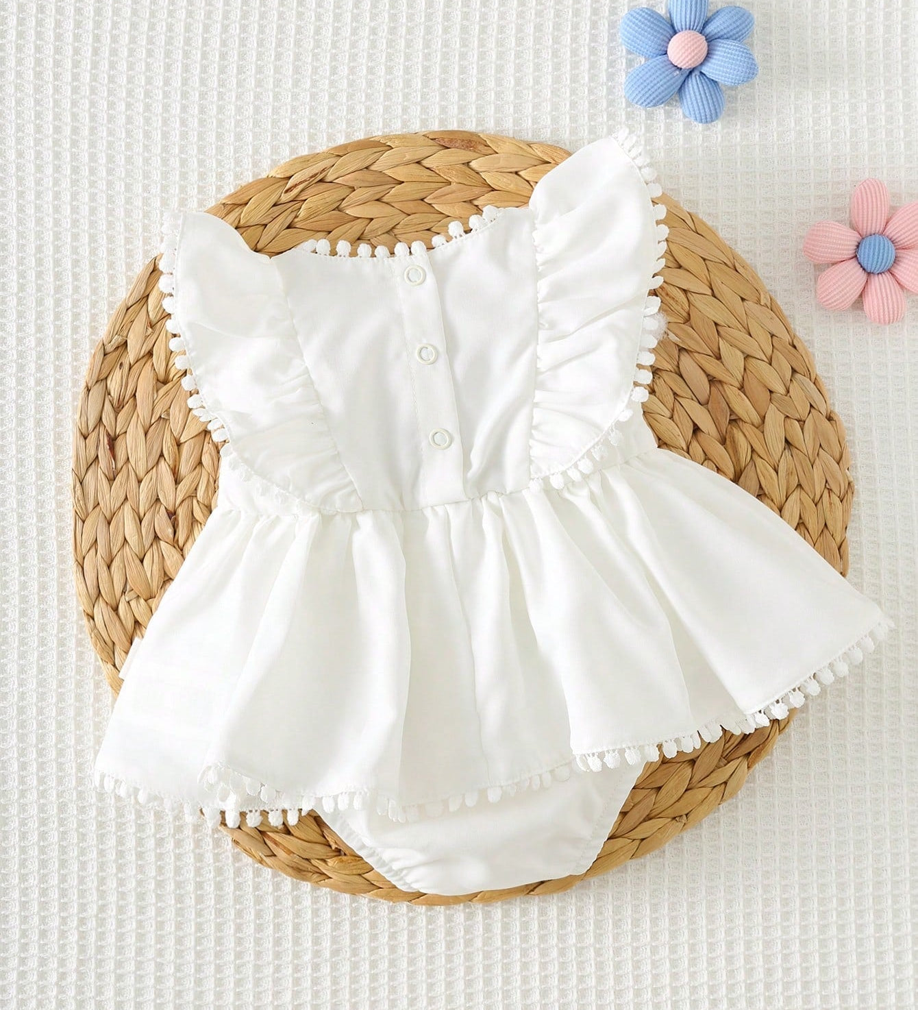 Macacão Body Bebê Menina Bordado Floral Borboletas Babado com Pompom 001 Macacão Menina 02 Kabannas 