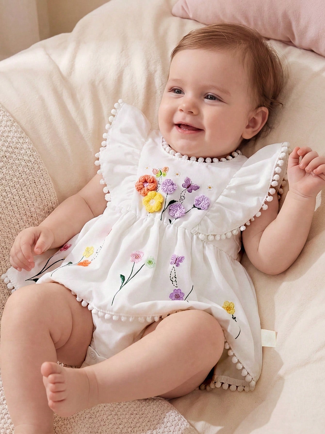 Macacão Body Bebê Menina Bordado Floral Borboletas Babado com Pompom 001 Macacão Menina 02 Kabannas 