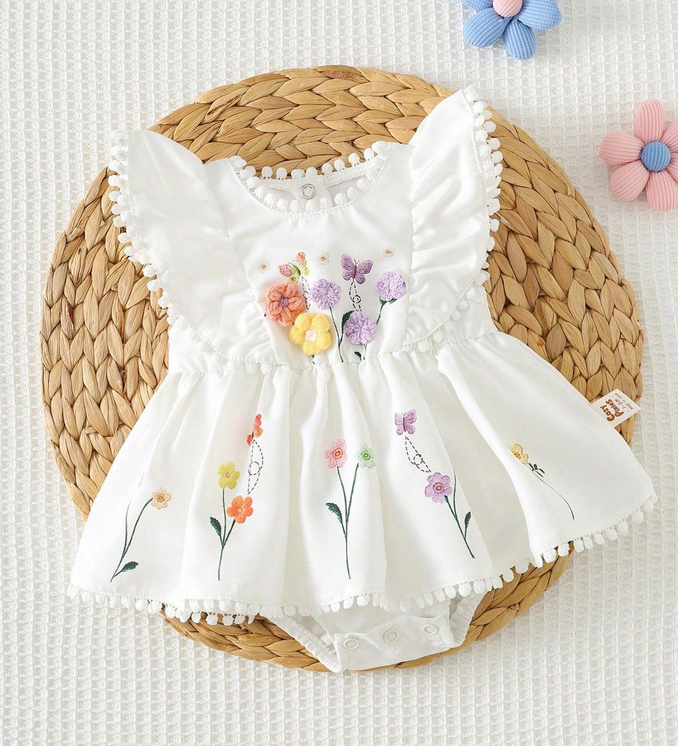 Macacão Body Bebê Menina Bordado Floral Borboletas Babado com Pompom 001 Macacão Menina 02 Kabannas Branco Recém-nascido 