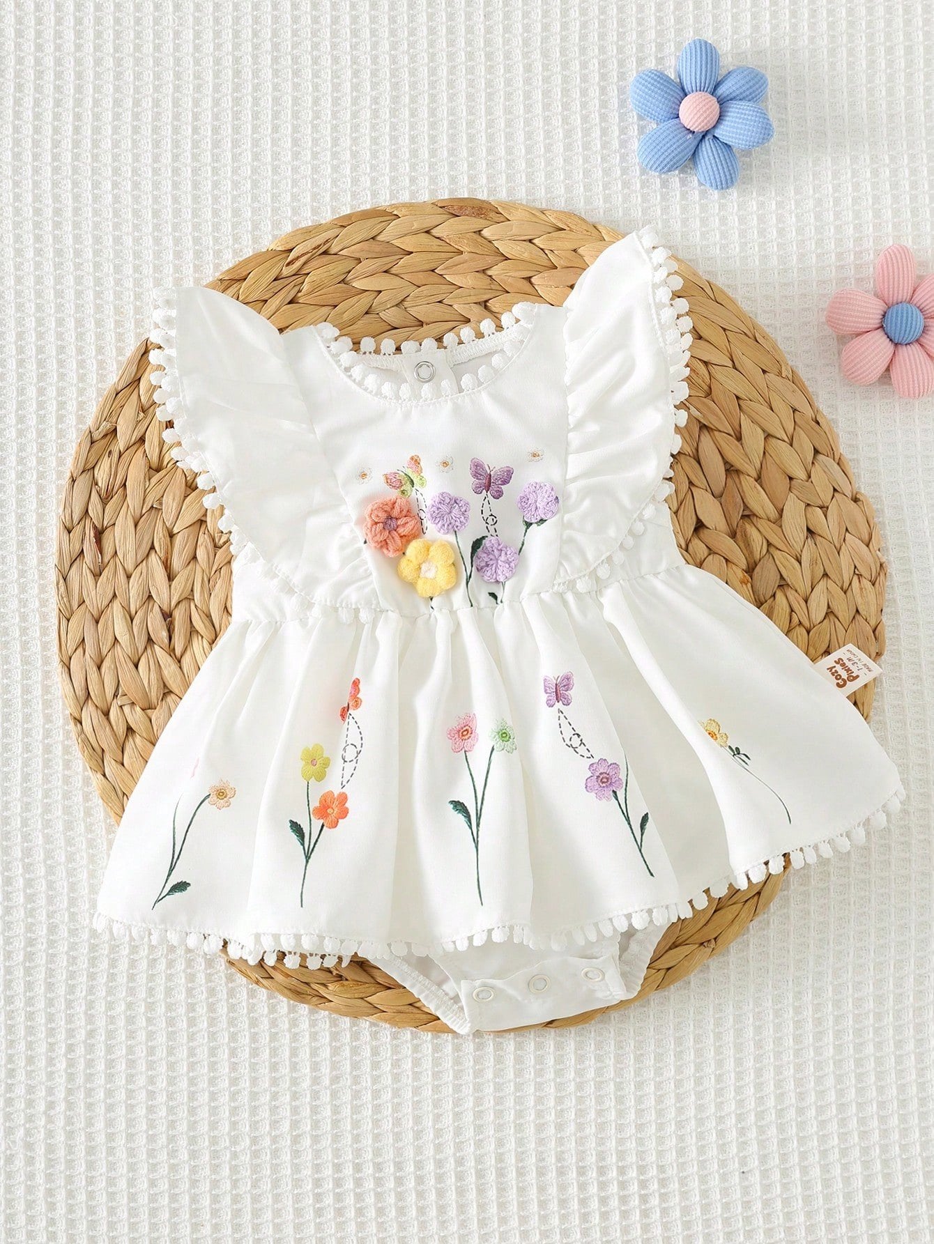 Macacão Body Bebê Menina Bordado Floral Borboletas Babado com Pompom 001 Macacão Menina 02 Kabannas Branco Recém-nascido 