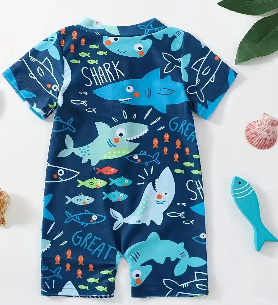 Macacão de Banho Infantil Manga Curta Estampa Tubarão Zíper Proteção Solar Praia e Piscina Macacão de Banho Menino 01 Kabannas 