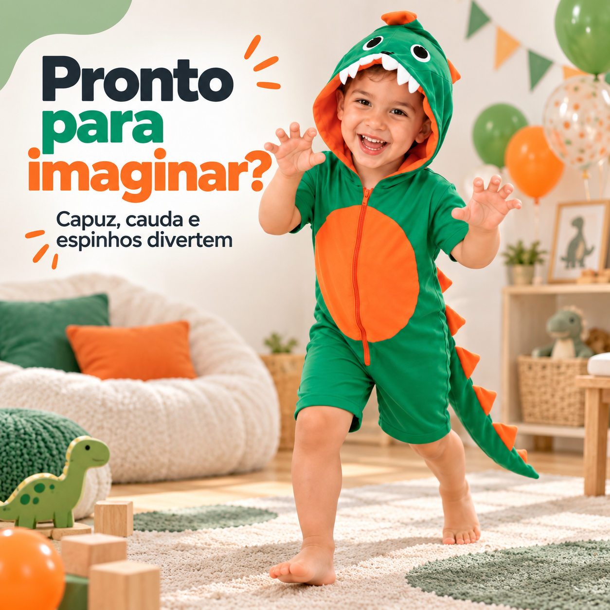 Criança brincando com fantasia de dinossauro verde e laranja.
