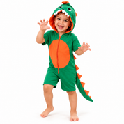 Capa em fundo branco: criança usando macacão fantasia de dinossauro verde e laranja.
