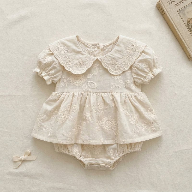 Macacão Vintage Bebê Floral com Gola Peter Pan Bordada - Off-White Moda Vintage Infantil 67 Kabannas 3-6 Meses 