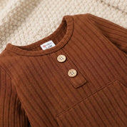 Macacão Vintage Canelado para Bebê com Bolso Moda Vintage Infantil 07 Kabannas 