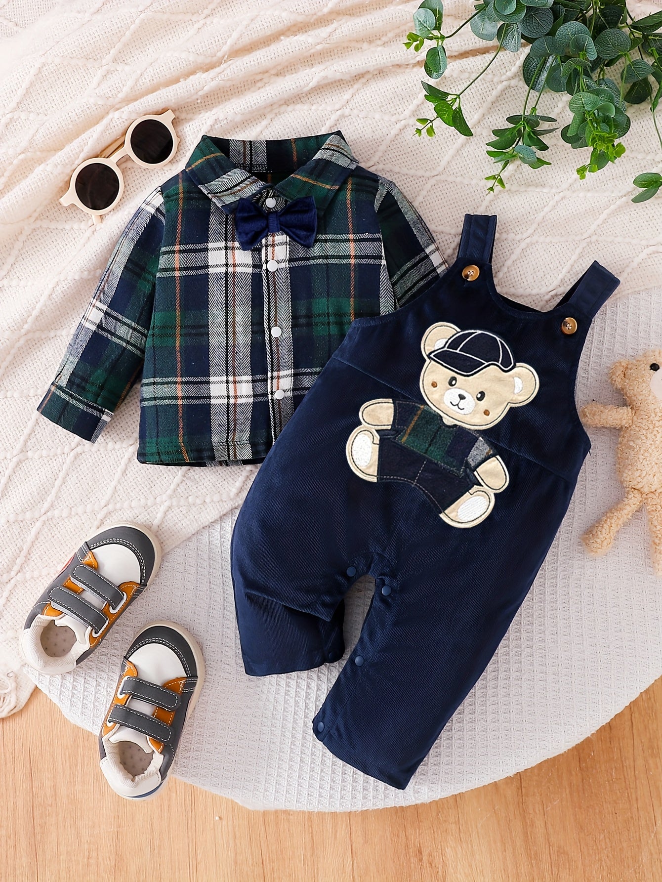 Conjunto 2 Peças Bebê Menino Camisa Xadrez com Gravata Borboleta e Jardineira Urso