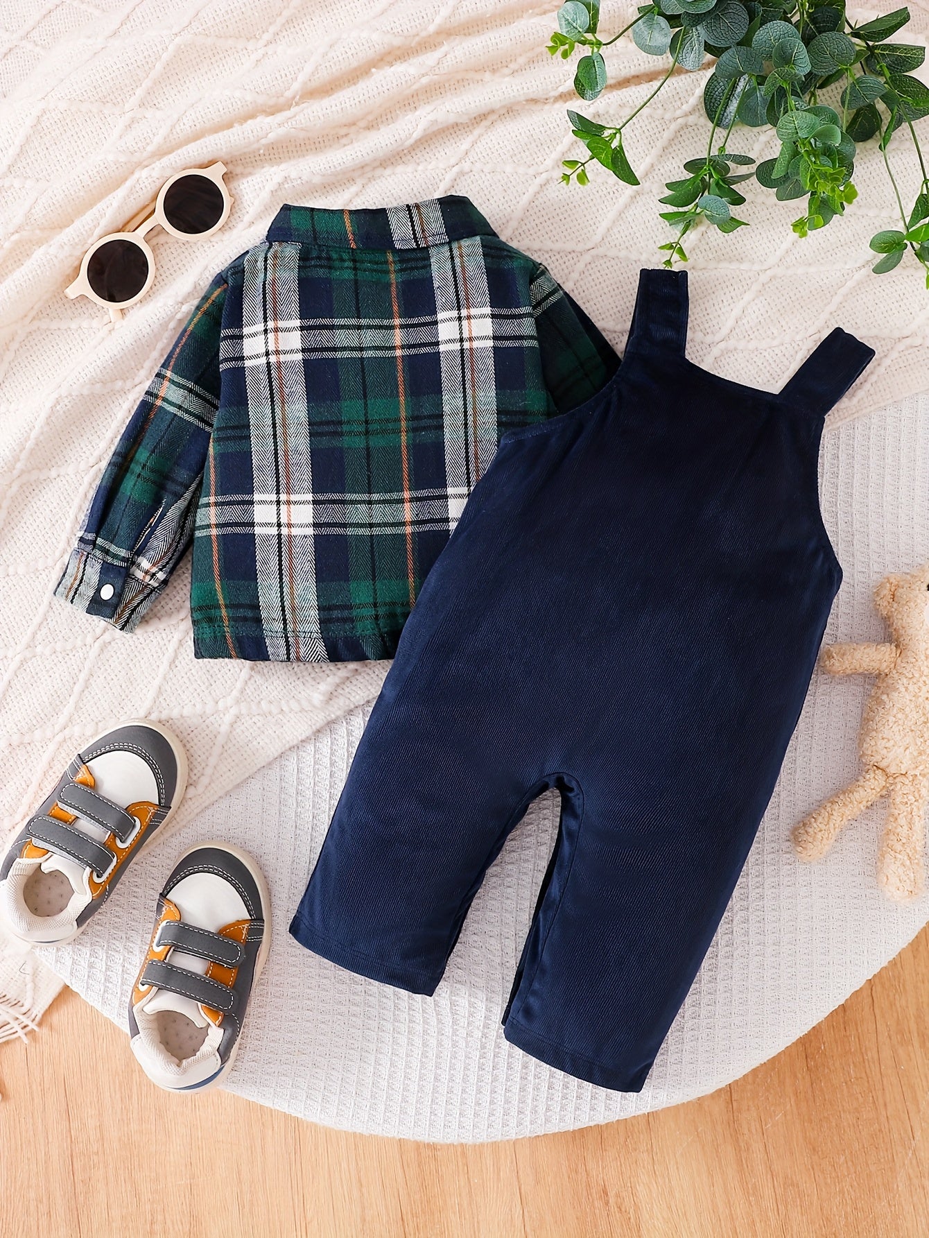 Conjunto 2 Peças Bebê Menino Camisa Xadrez com Gravata Borboleta e Jardineira Urso