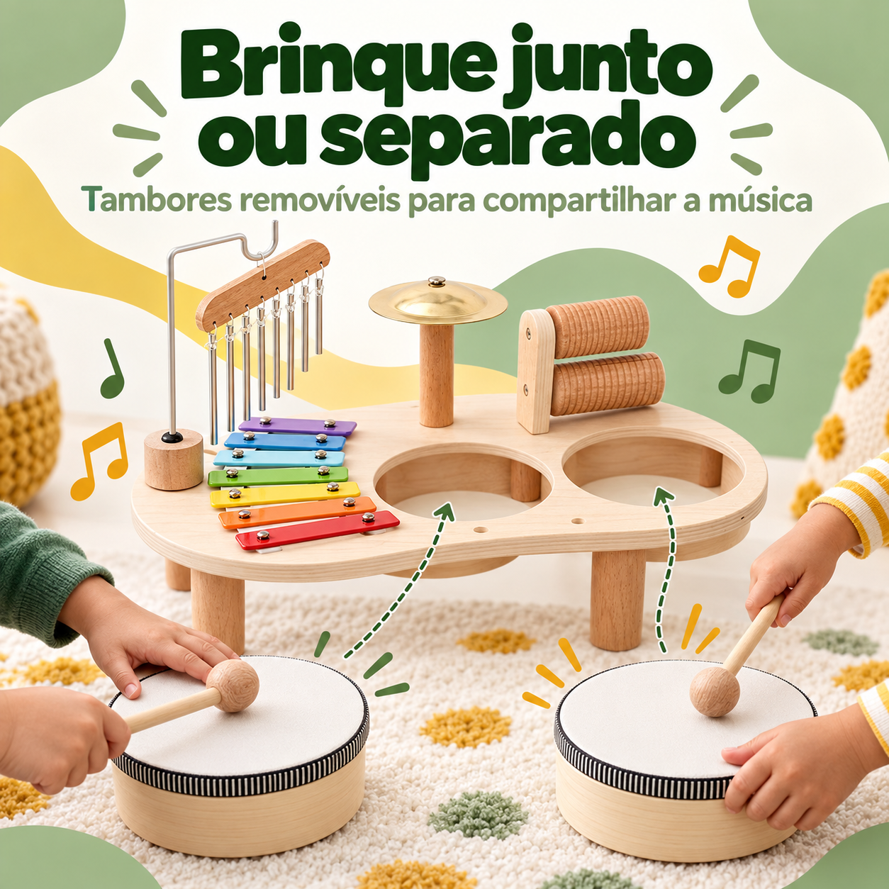 Dois tambores removíveis da mesa musical infantil sendo usados separadamente