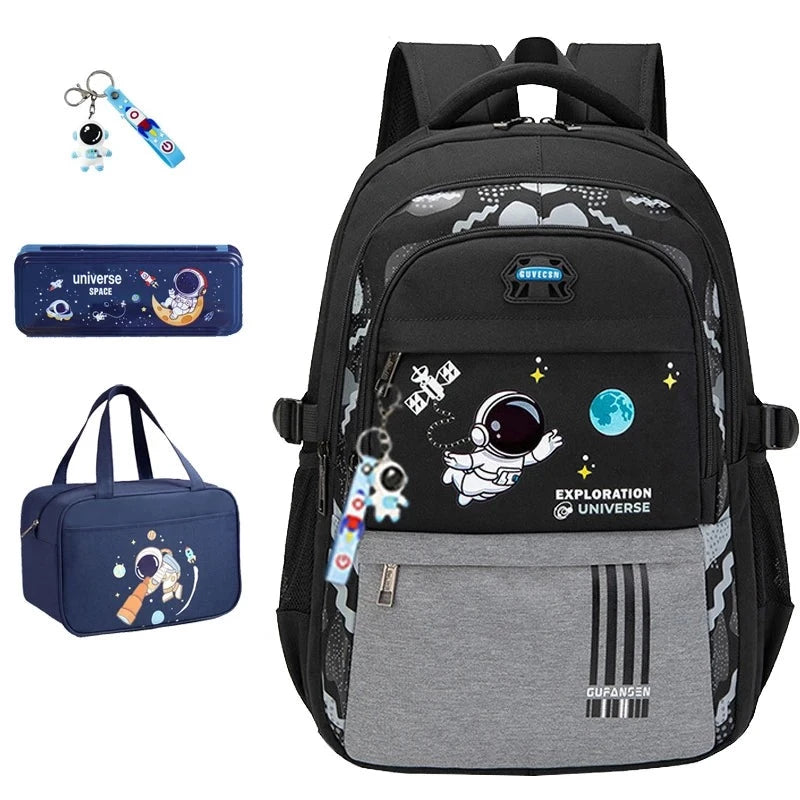 Mochila Infantil Escolar 4 em 1 Astronauta Kabannas Mochila Infantil Cinza e Preto 