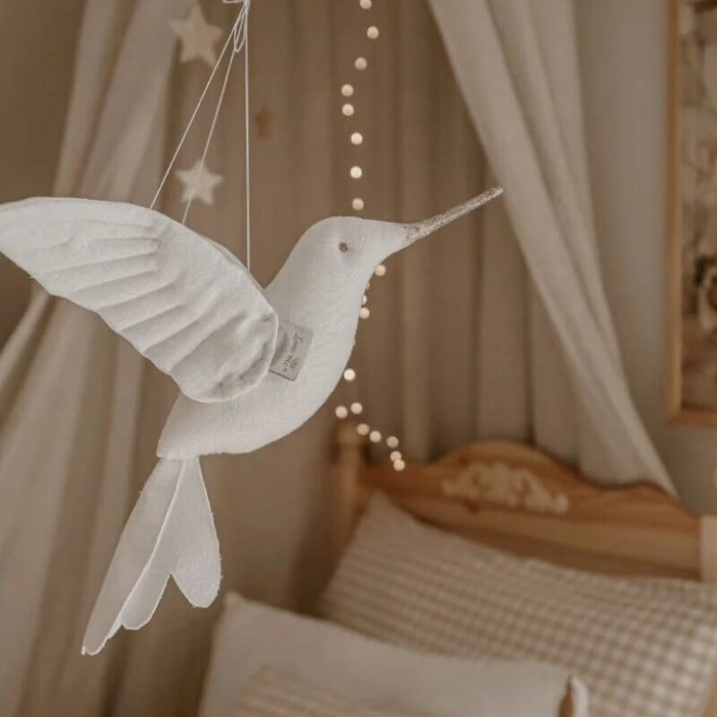 Pelúcia Pendente Colibri para Decoração Infantil Brinquedo de Pelúcia 11 Kabannas Branco 