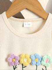 Conjunto 2 Peças Bebê Menina Top Canelado Sem Manga Flores em Crochê com Franja e Shorts Jeans com Barra de Macramê