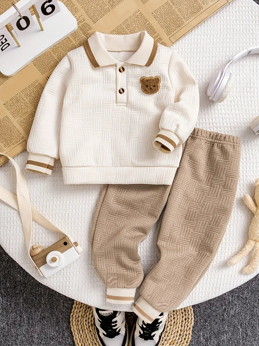 Conjunto 2 Peças Infantil Masculino Polo Jacquard Aplique Ursinho Calça Jogger Bege