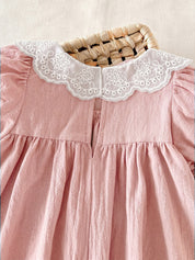 Vestido Bebê Menina Gola Peter Pan com Pato Aplicado