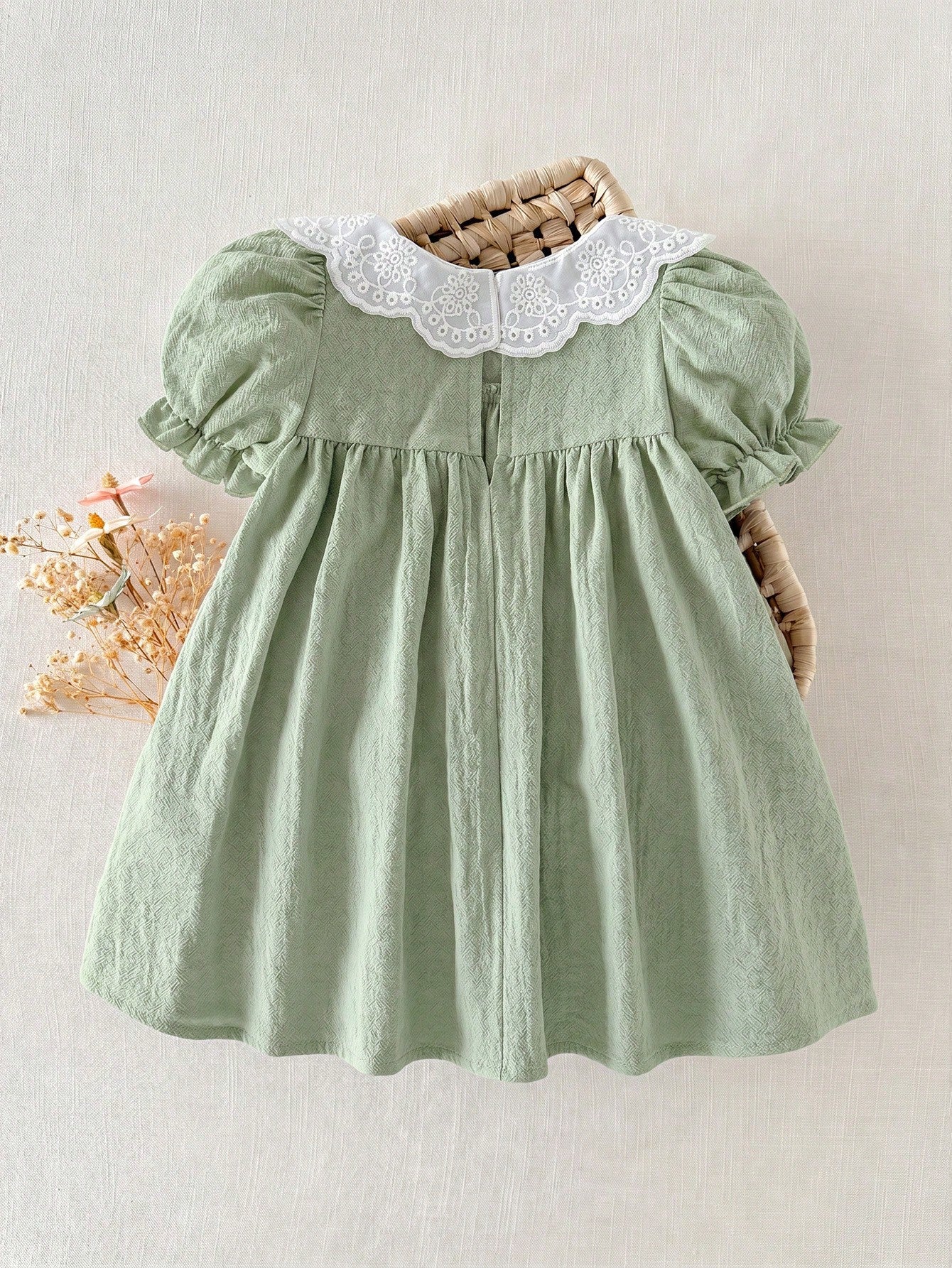 Vestido Bebê Menina Gola Peter Pan com Aplique de Patinhos