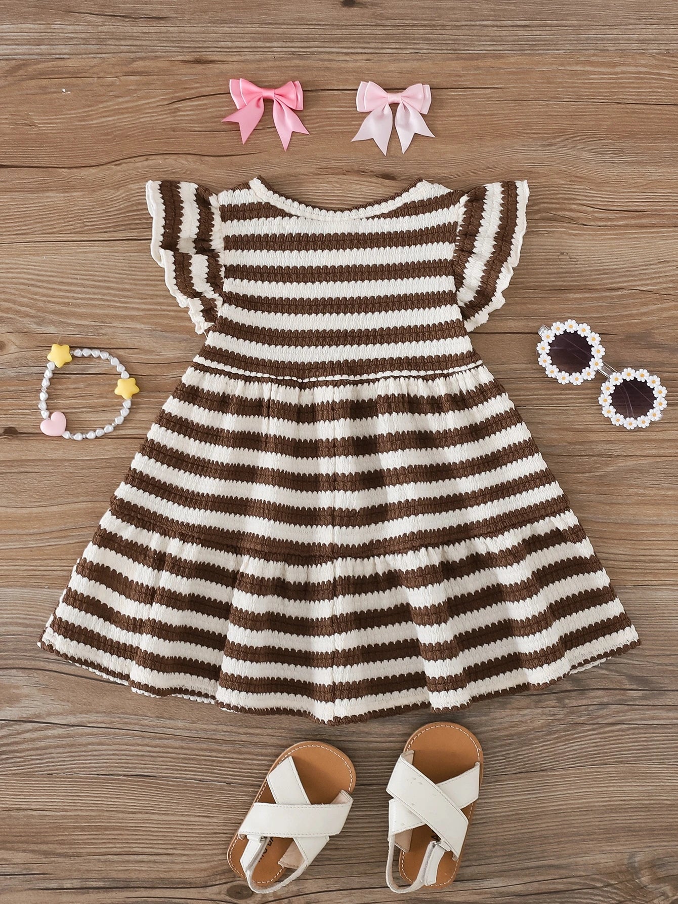 Vestido Bebê Menina Listrado com Aplique de Flor e Manga Babado