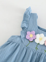 Conjunto Bebê Menina com Flores Aplicadas Babados e Shorts