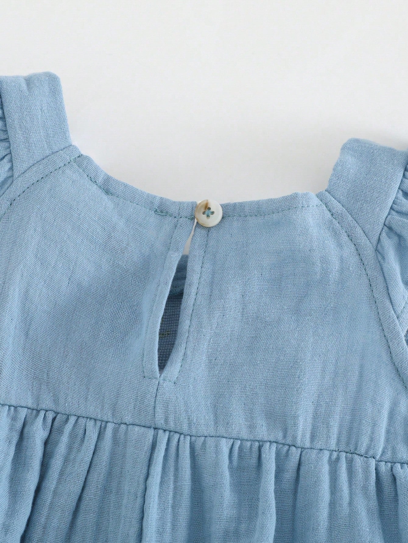 Conjunto Bebê Menina com Flores Aplicadas Babados e Shorts
