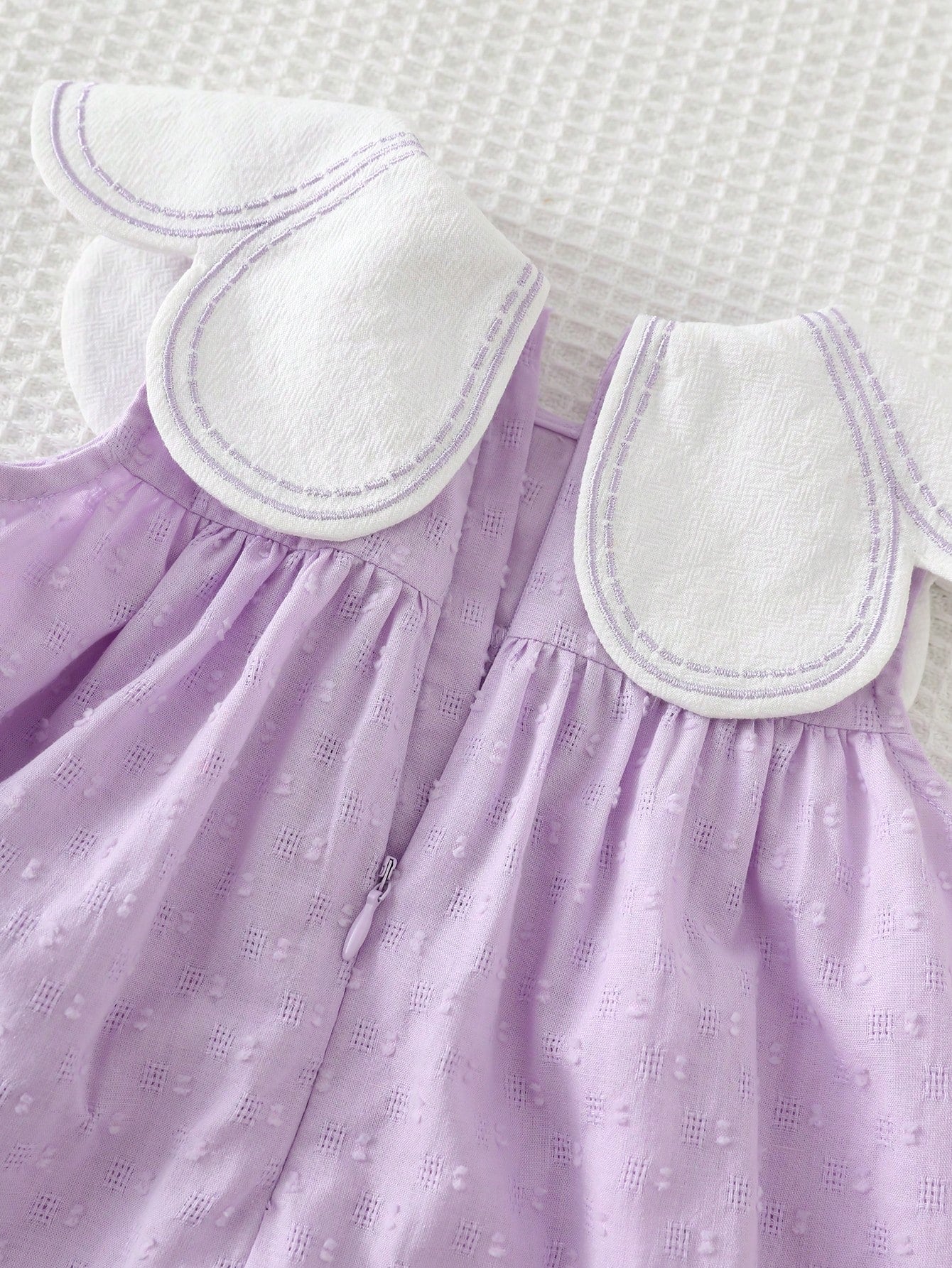 Vestido Bebê Menina Linha A Gola Bordada Floral sem Mangas