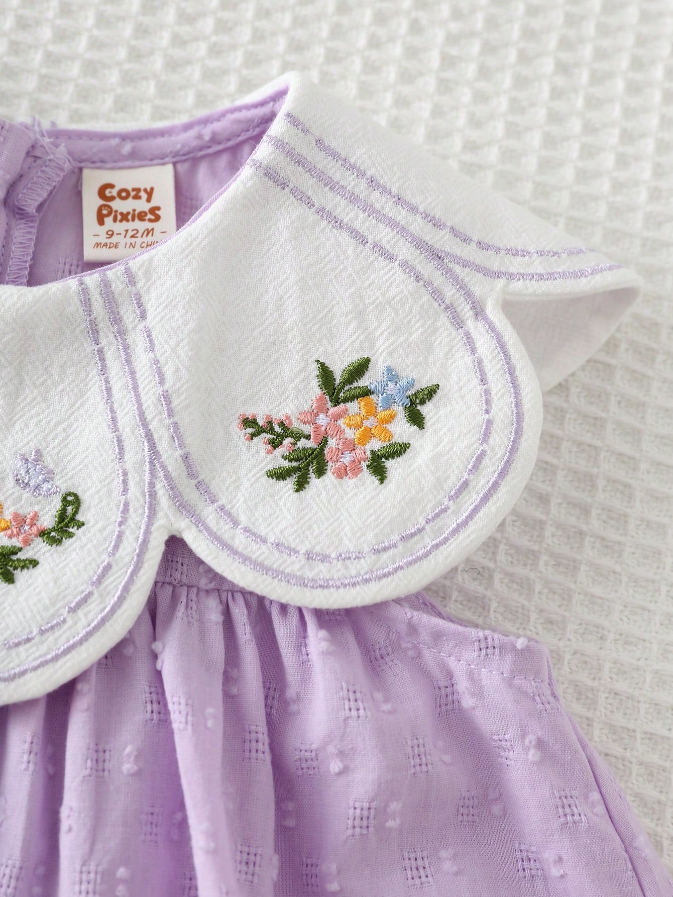 Vestido Bebê Menina Linha A Gola Bordada Floral sem Mangas