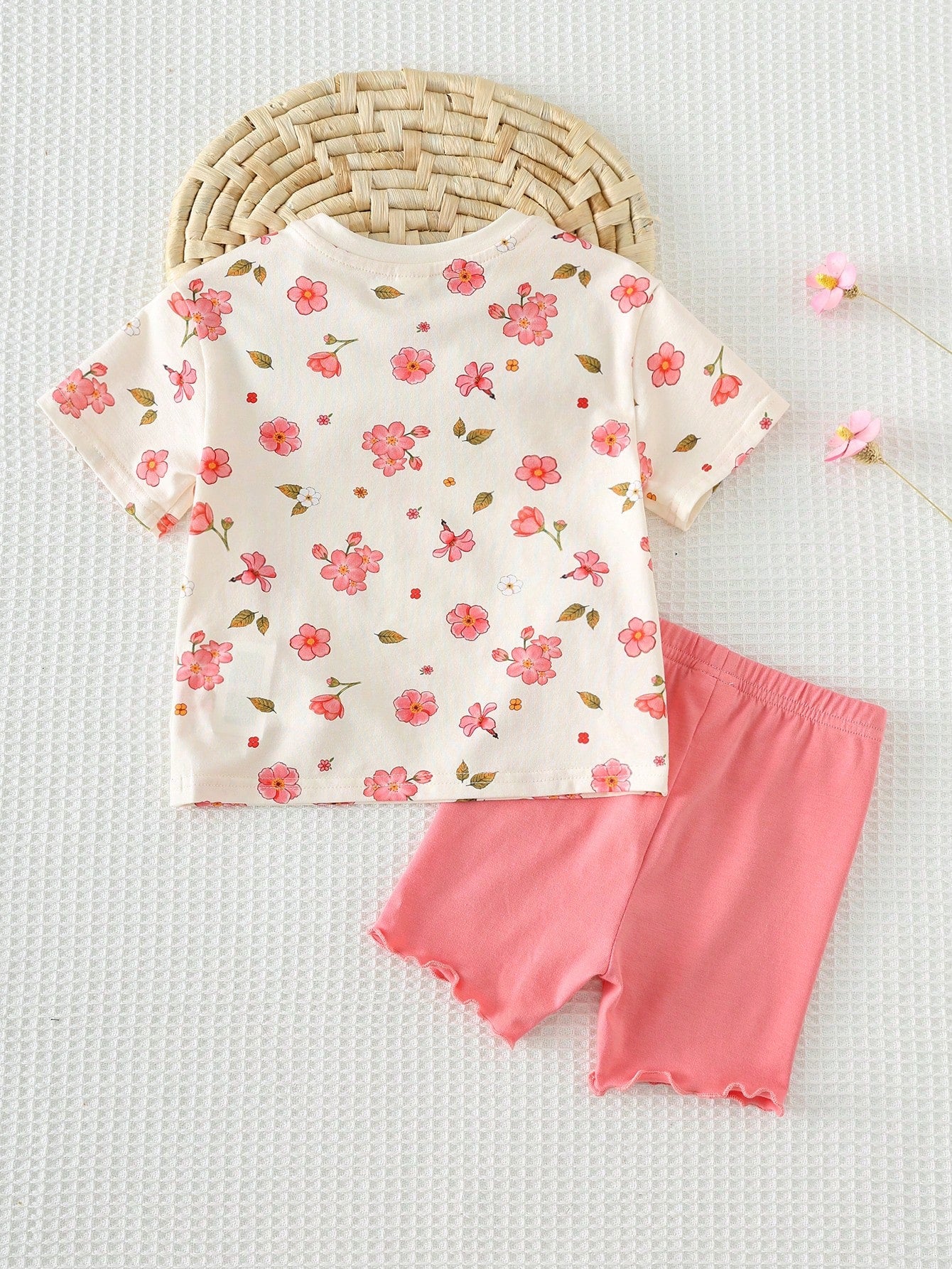 Conjunto Bebê Menina Camiseta Floral e Shorts Ciclismo