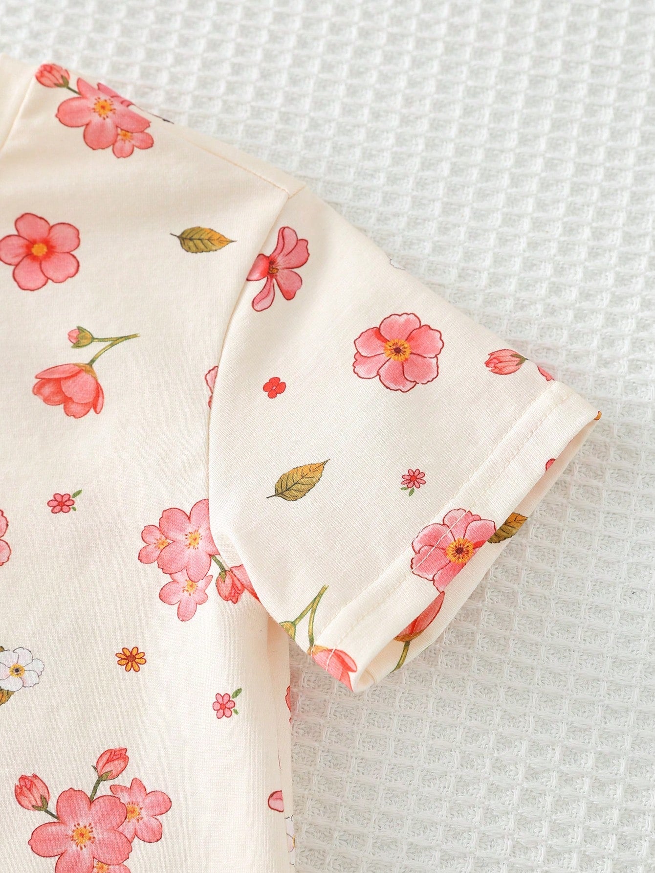 Conjunto Bebê Menina Camiseta Floral e Shorts Ciclismo