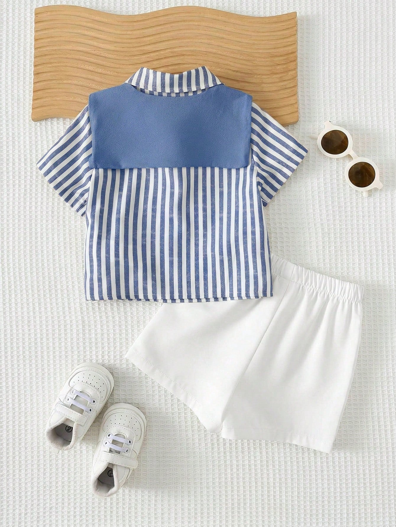 Conjunto Bebê Menino Camisa Listrada Gola Xale e Shorts