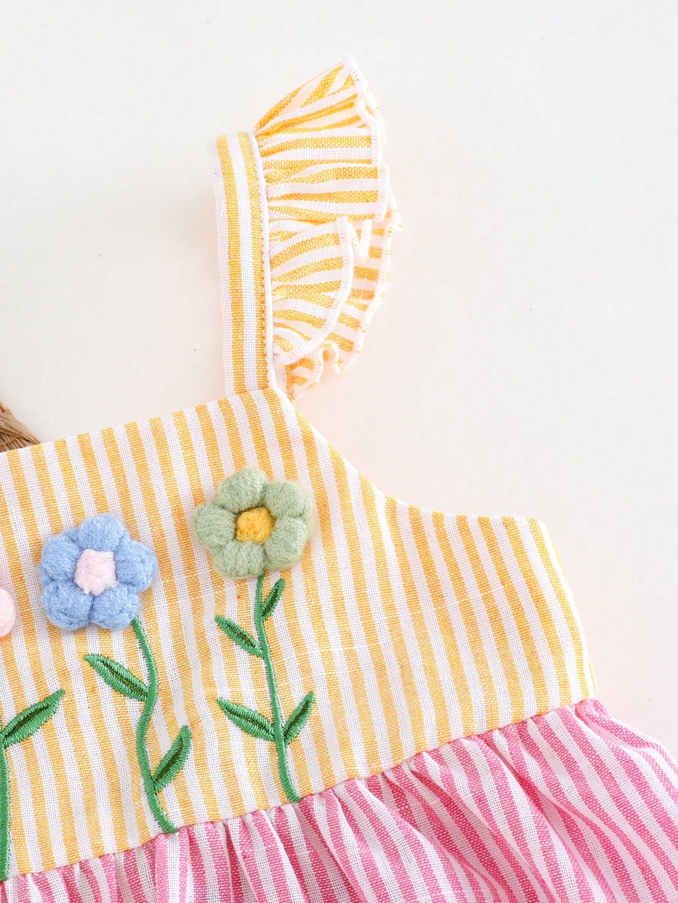 Vestido Infantil Menina Listrado em Camadas Flores 3D