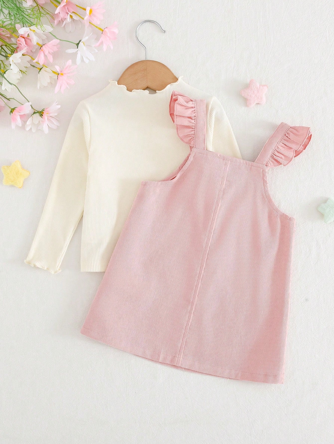Conjunto Bebê Menina Top Canelado e Vestido Pinafore Coração