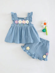 Conjunto Bebê Menina com Flores Aplicadas Babados e Shorts