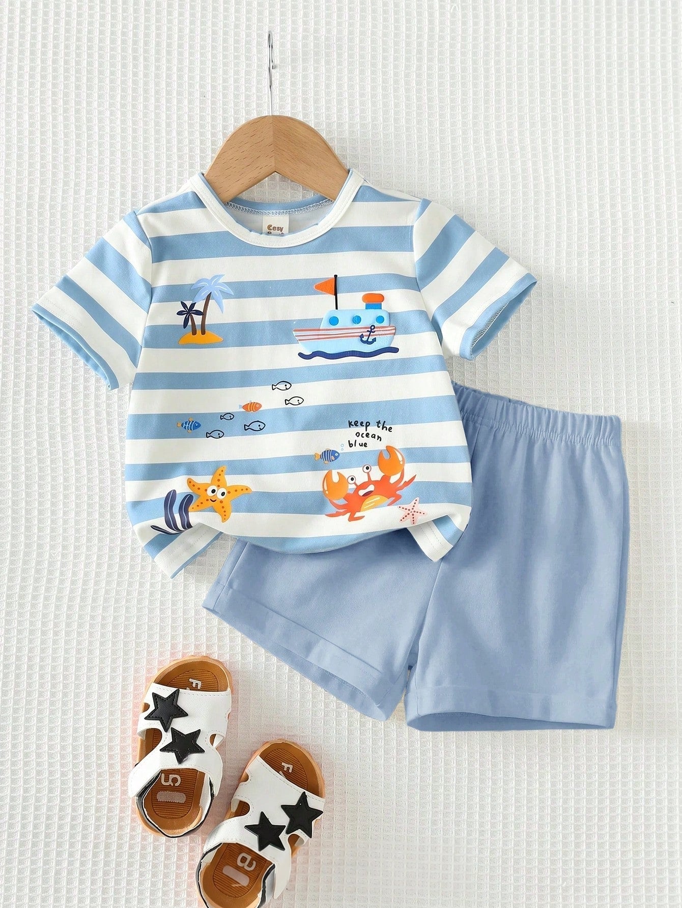 Conjunto Bebê Menino Camiseta Listrada Tema Oceano e Shorts