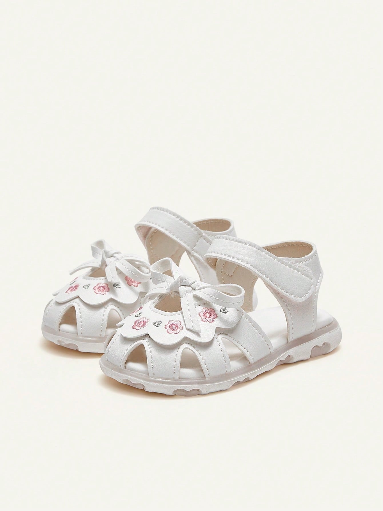 Sandália Infantil Menina Fechada com LED Bordado Floral e Laço 001 Sandália Infantil 06 Kabannas 