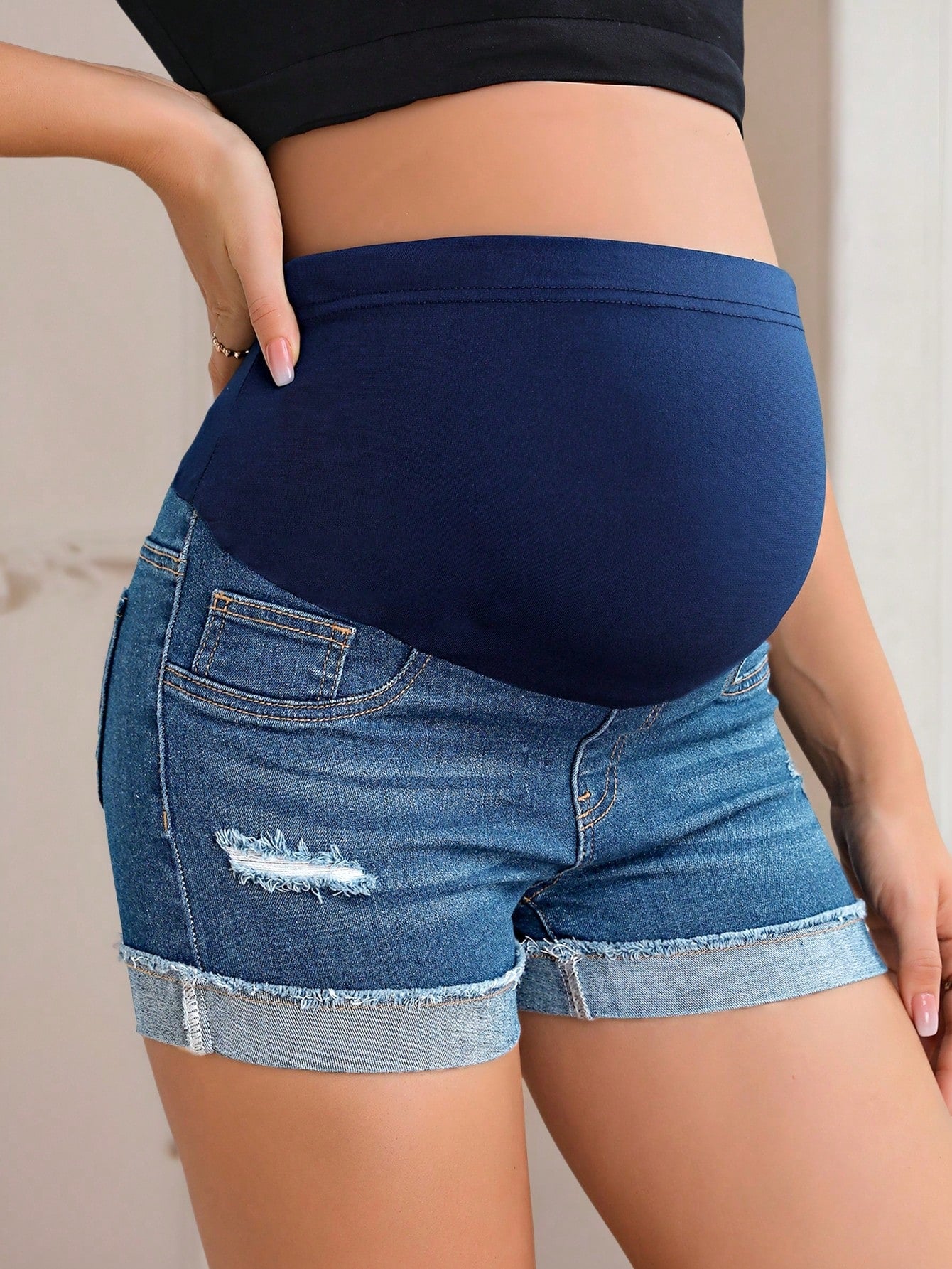 Shorts Jeans Gestante Destroyed com Faixa Alta e Barra Dobrada - Azul médio