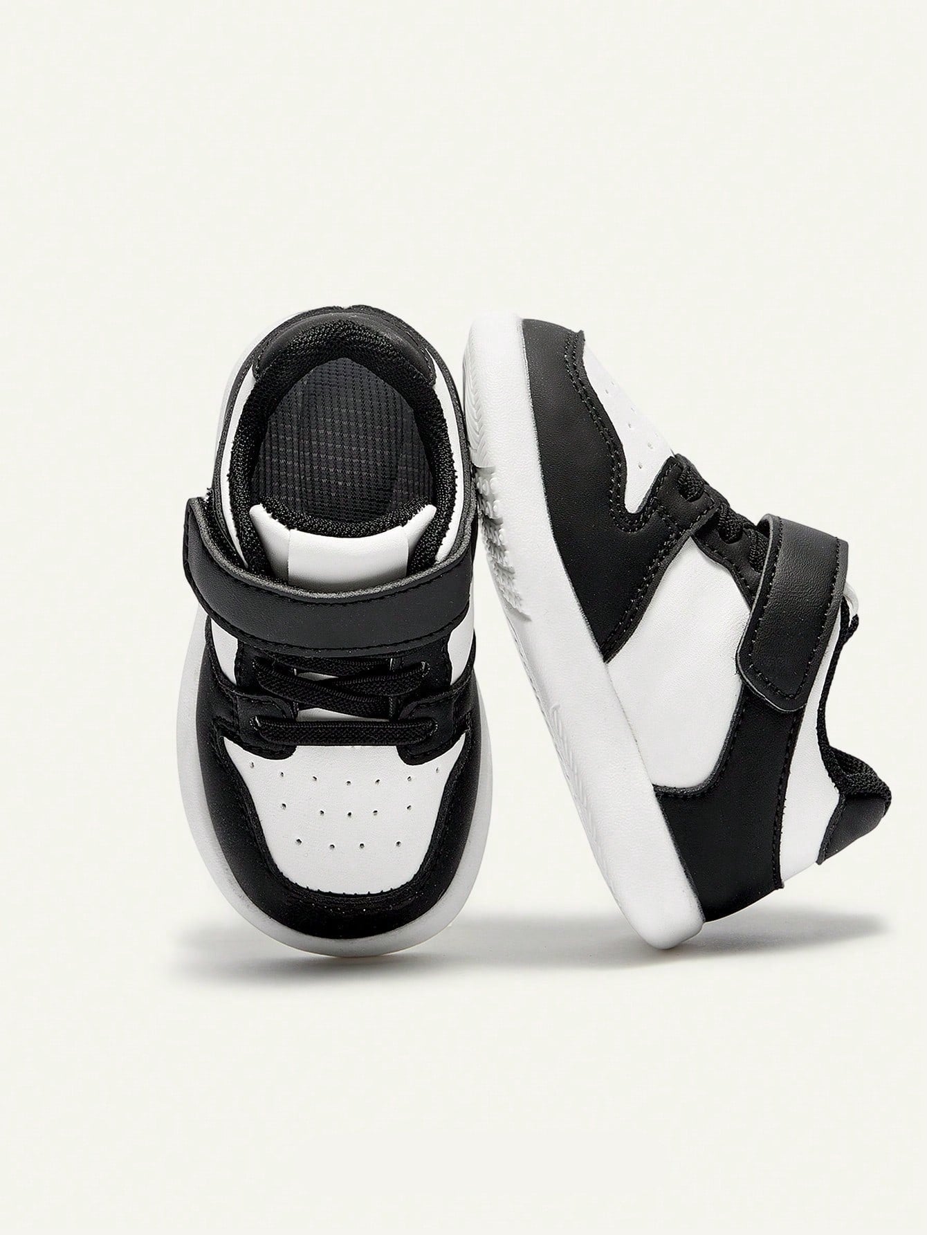 Tênis Infantil Bebê Estilo Sneaker Velcro e Cadarço Couro 001 Tênis Infantil 06 Kabannas Preto e branco 18 