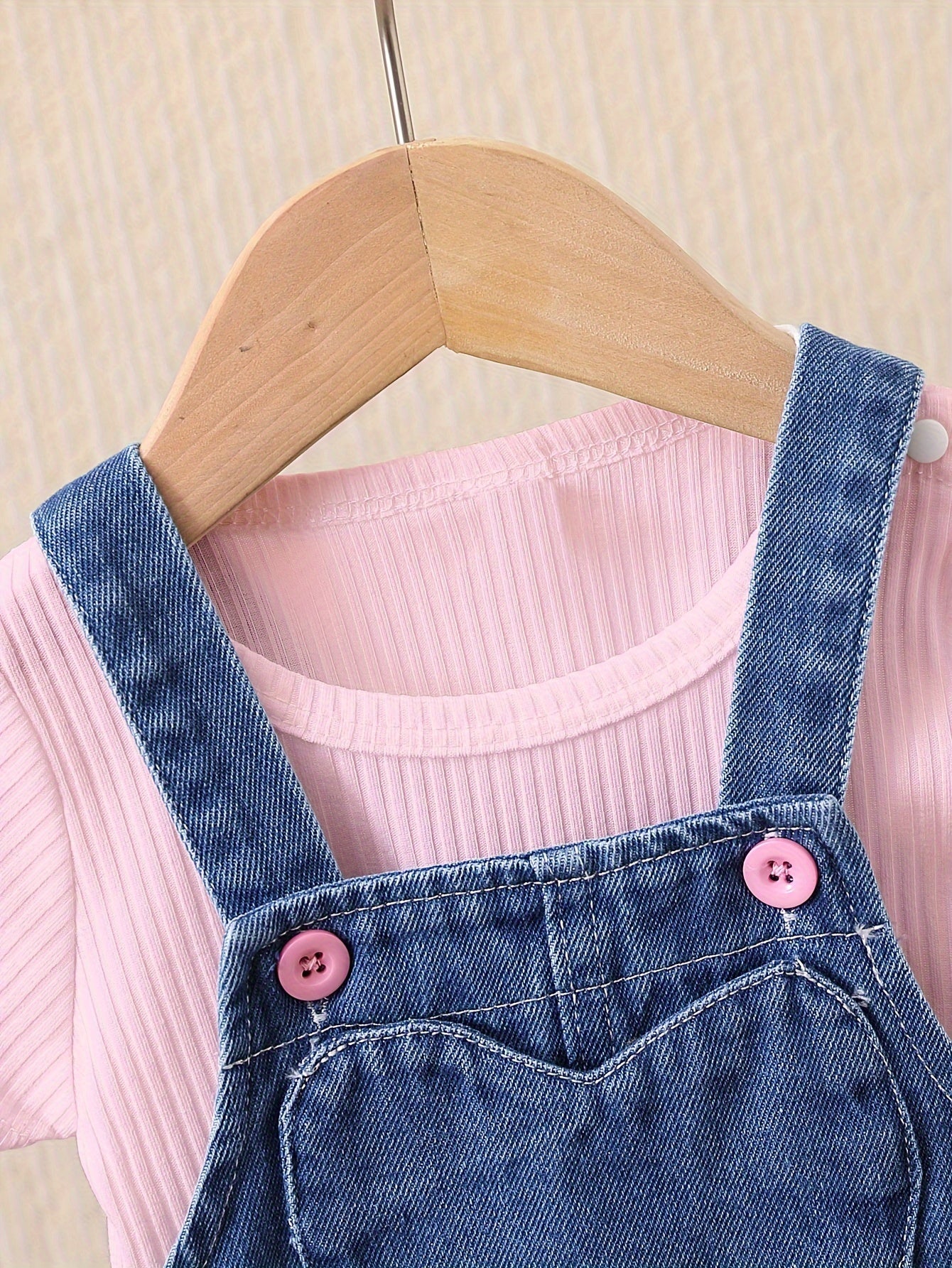 Conjunto Bebê Menina 2 Peças Jardineira Jeans Bordada Floral e Blusa Canelada Manga Longa