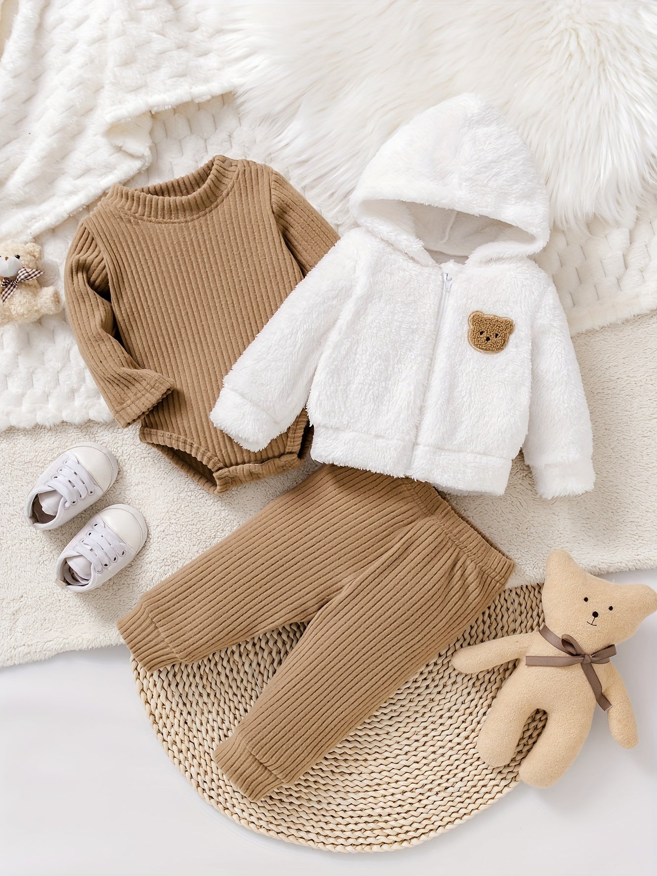Conjunto Bebê 3 Peças Jaqueta de Pelúcia com Capuz Urso Body e Calça Canelada