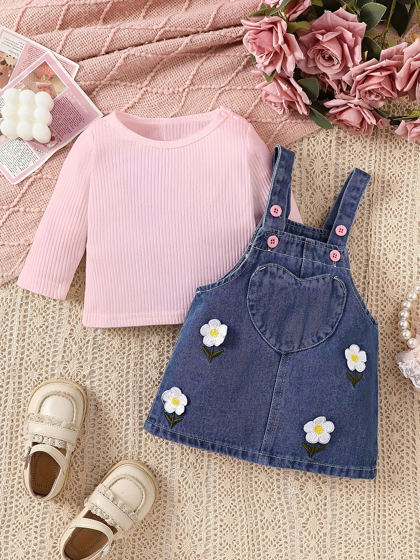 Conjunto Bebê Menina 2 Peças Jardineira Jeans Bordada Floral e Blusa Canelada Manga Longa