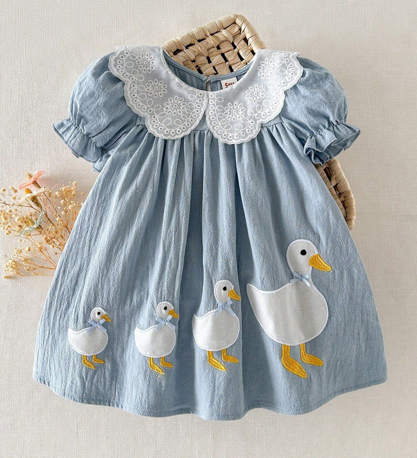 Vestido Bebê Menina Evasê Renda Aplique Pato 001 Vestido Menina 04 Kabannas Azul 3-6 Meses 