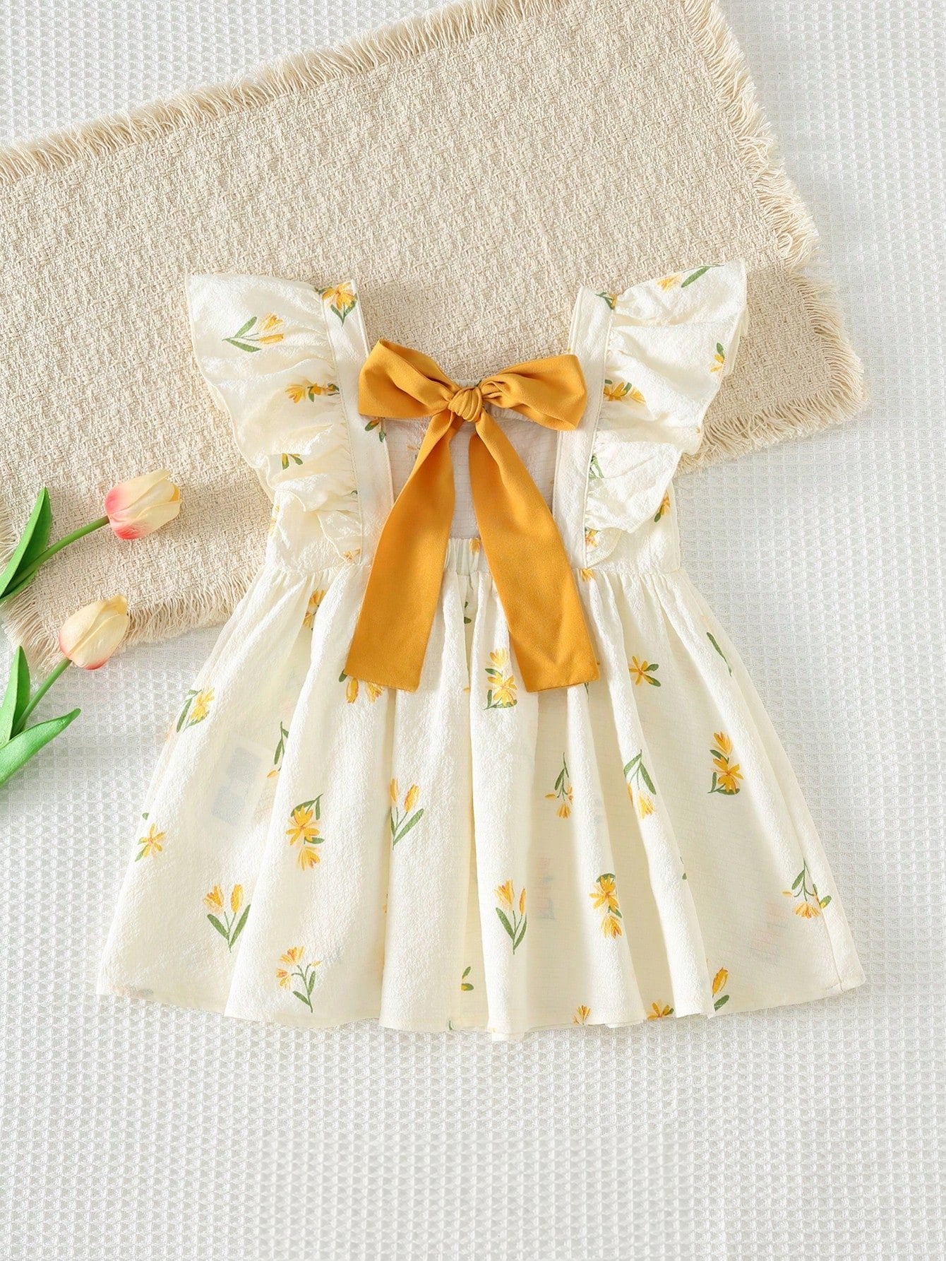 Vestido Bebê Menina Floral Manga Borboleta com Laço 004 Vestido Menina 32 Kabannas Branco e amarelo 6-9 Meses 