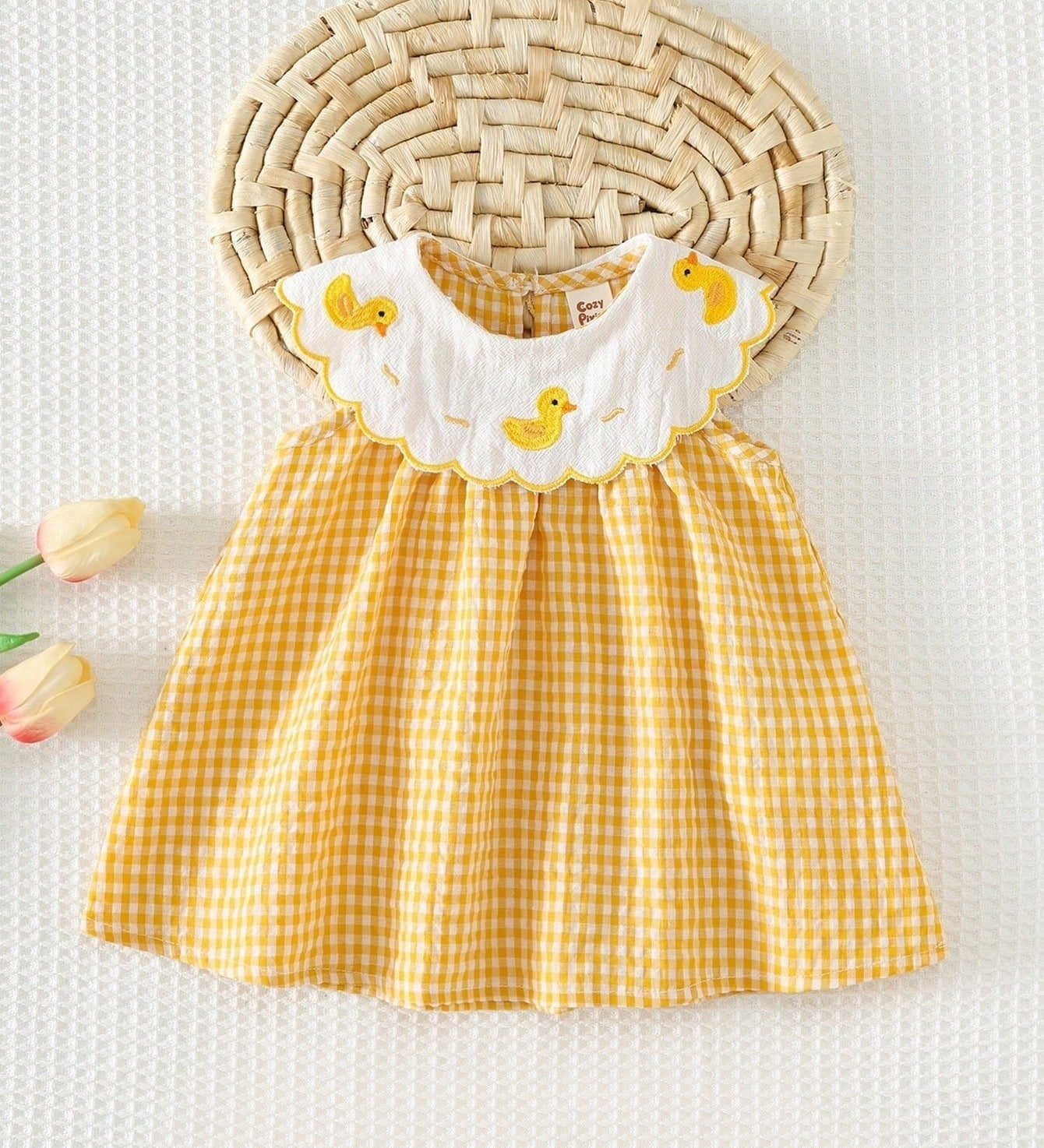 Vestido Bebê Menina Regata Xadrez Gola Bordada Pato Algodão 001 Vestido Menina 01 Kabannas Amarelo Recém-nascido 