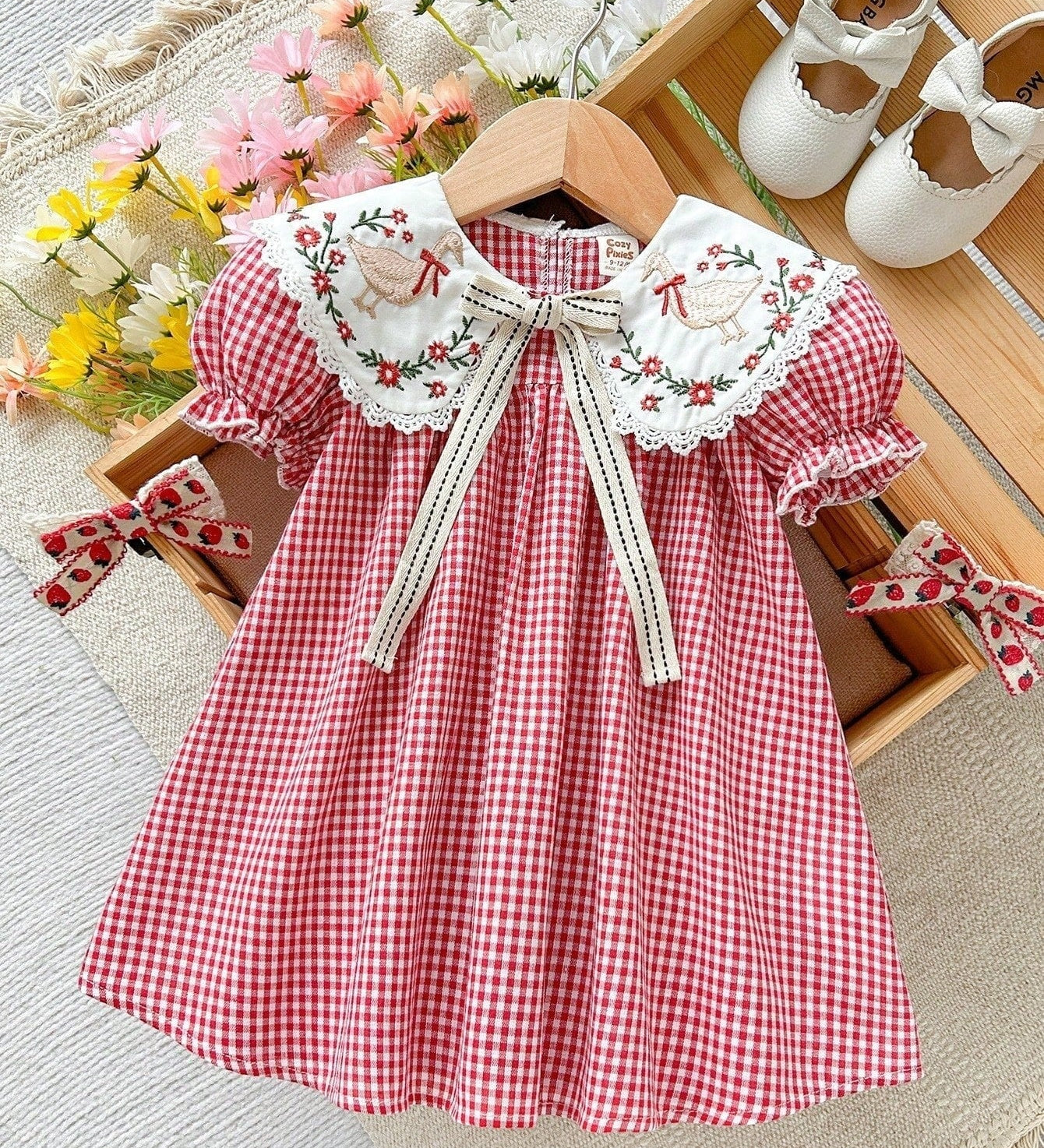 Vestido Bebê Menina Xadrez Gola Bordada Pato Manga Bufante Laço 001 Vestido Menina 02 Kabannas Vermelho e branco 3-6 Meses 