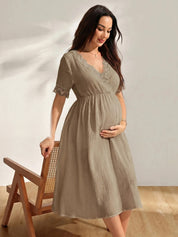 Vestido gestante e amamentação midi de algodão com renda - imagem 9