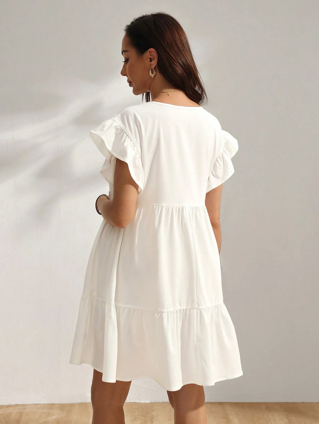 Vestido Gestante e Amamentação Curto Evasê com Mangas de Babado - Branco