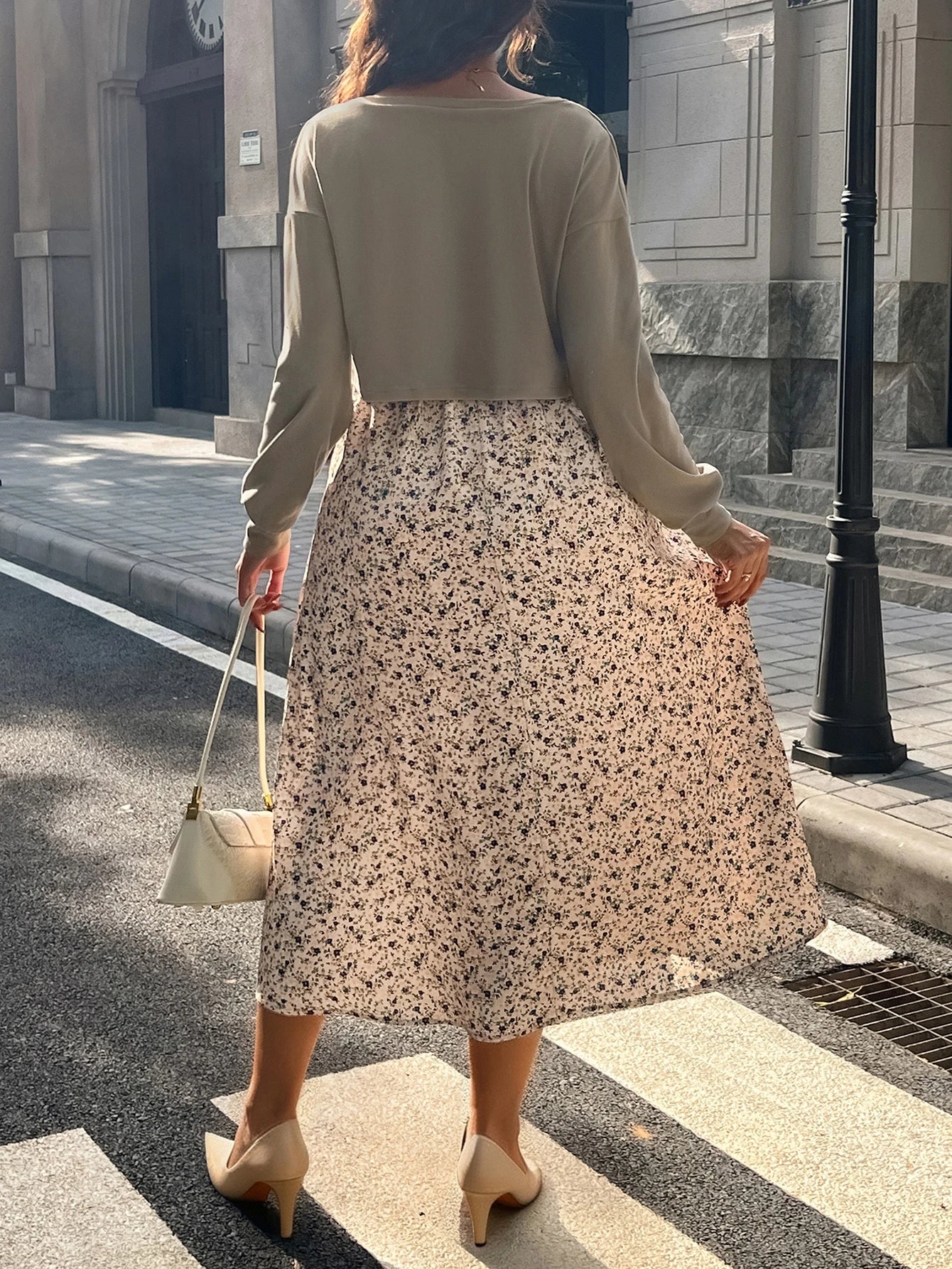 Vestido Gestante e Amamentação Midi Manga Longa Verde com Saia Floral - Verde floral