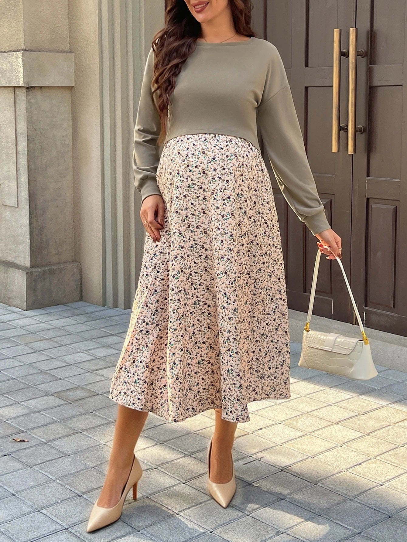 Vestido Gestante e Amamentação Midi Manga Longa Verde com Saia Floral - Verde floral
