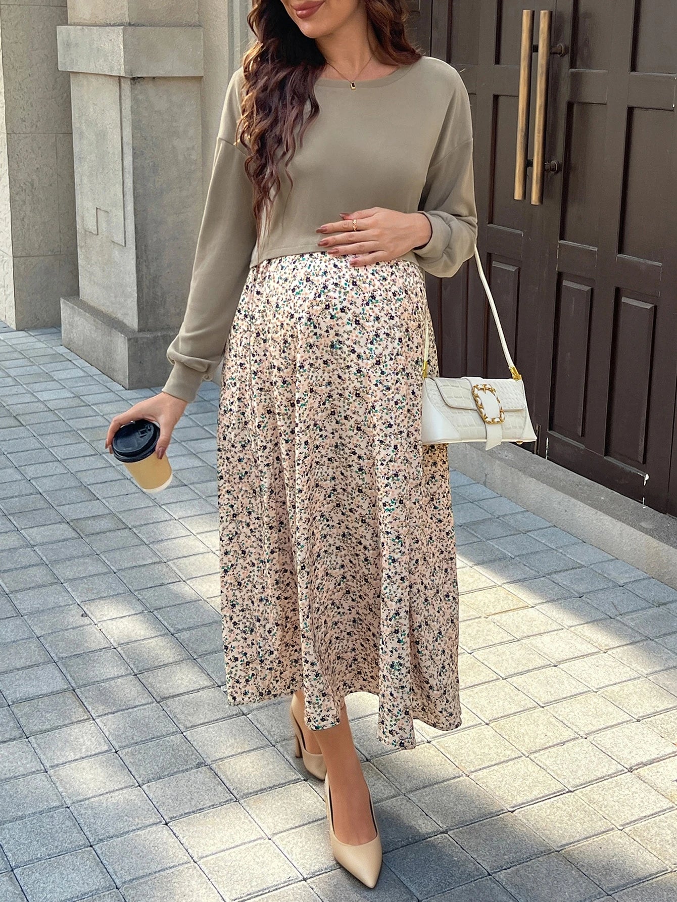Vestido Gestante e Amamentação Midi Manga Longa Verde com Saia Floral - Verde floral