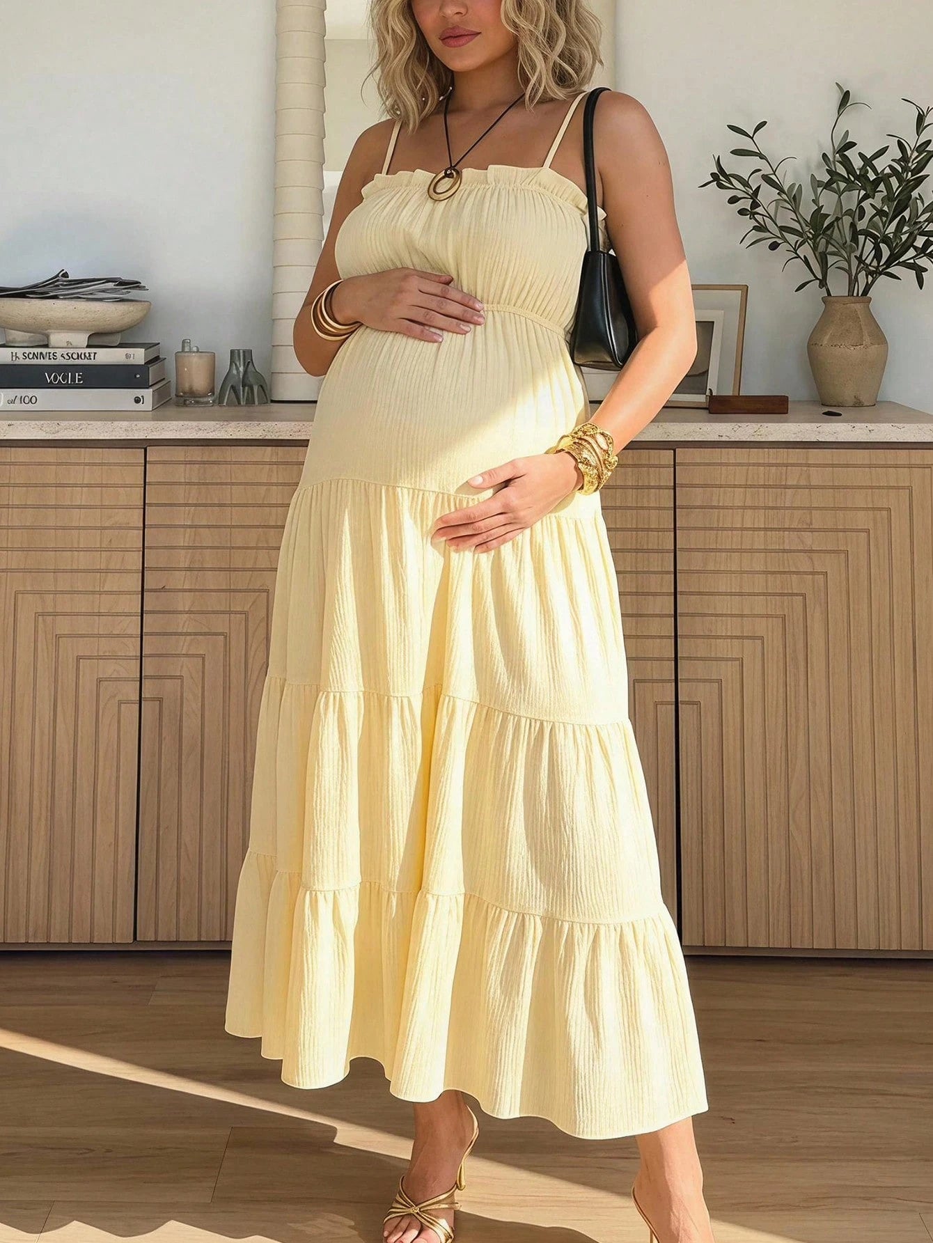 Vestido Gestante Longo Amarelo Claro com Busto Franzido e Alças Finas - Amarelo claro