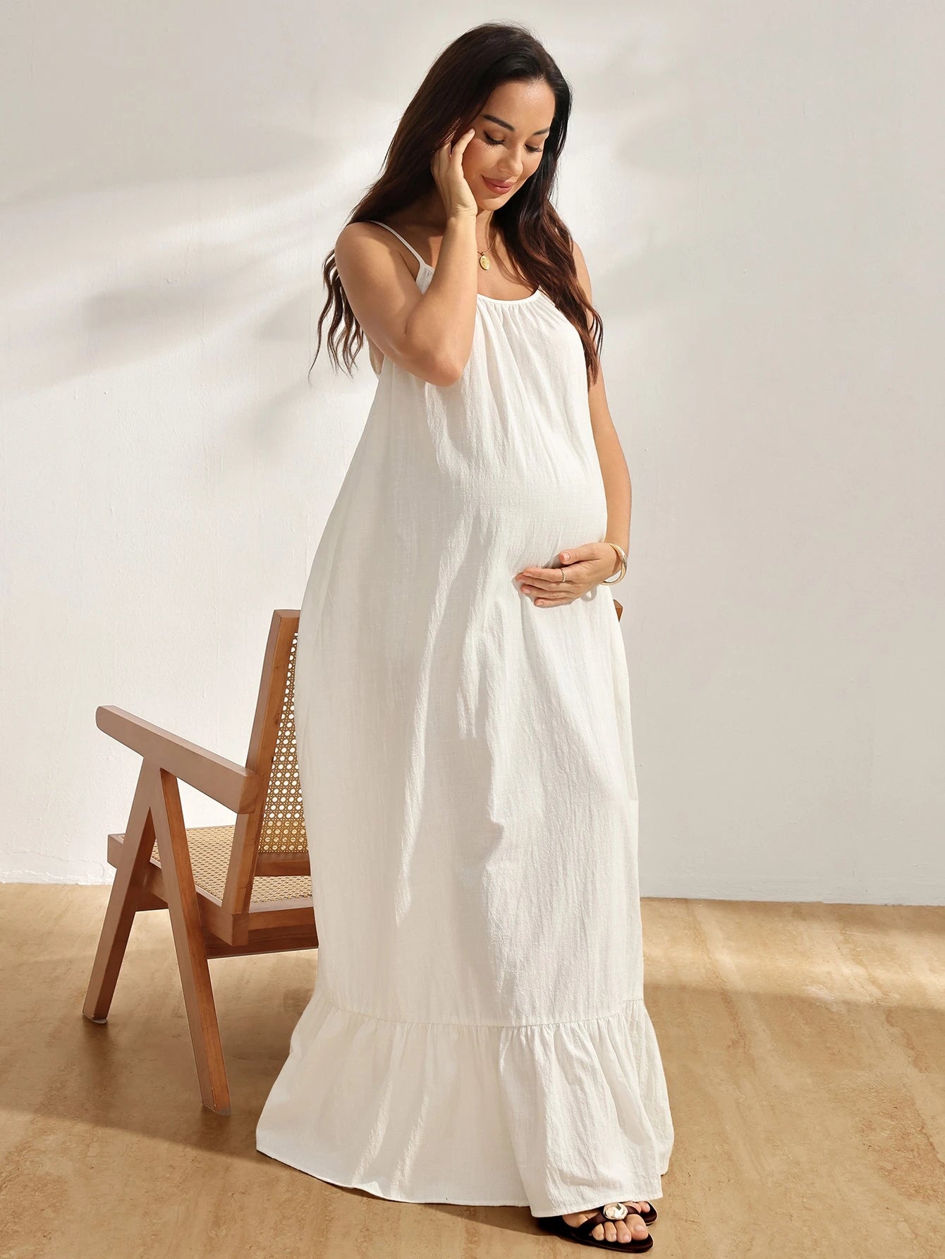 Vestido Gestante Longo de Alças com Costas Abertas e Barra com Babado - Off white
